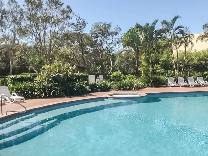 Beachfront Canvas - Ocean Views Pool Gym Apartment in Marcoola
