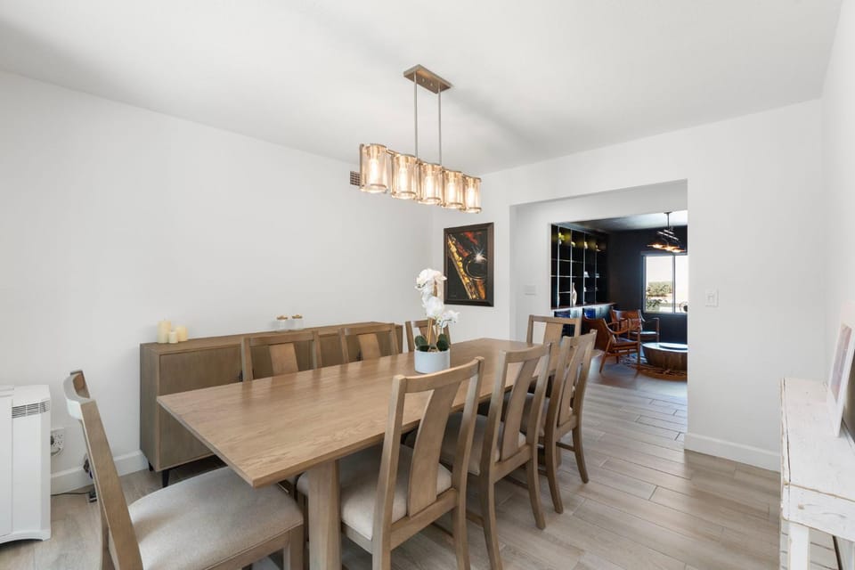 Minutes from Shopping, Dining & Golf, Hot Tub House in Phoenix