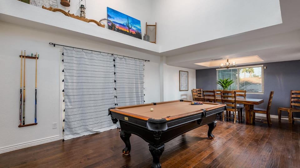 Family-Friendly Retreat, Heated Pool, Putting Green House in Scottsdale