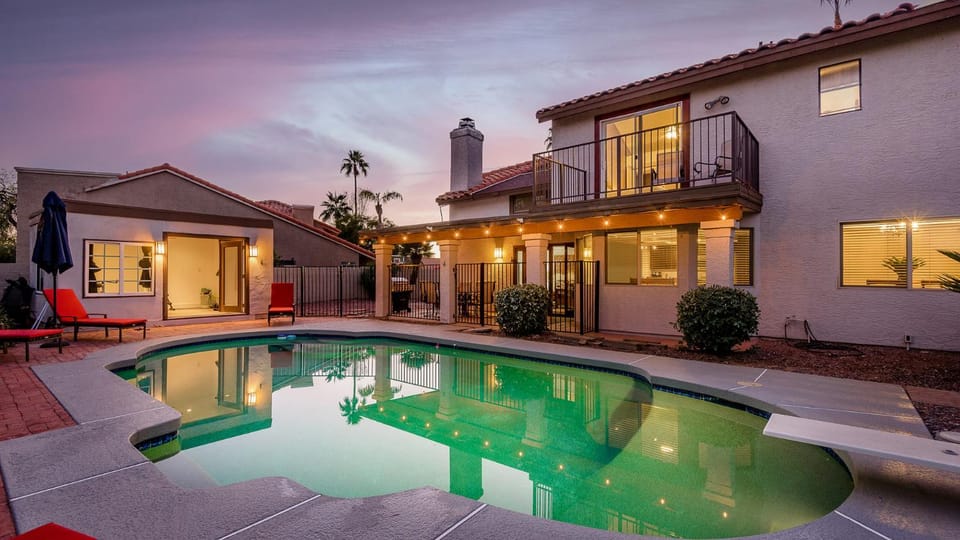Family-Friendly Retreat, Heated Pool, Putting Green House in Scottsdale
