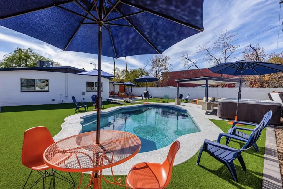 Sunburst Escape l Walk to Grocery l Pool l Hot Tub House in Scottsdale