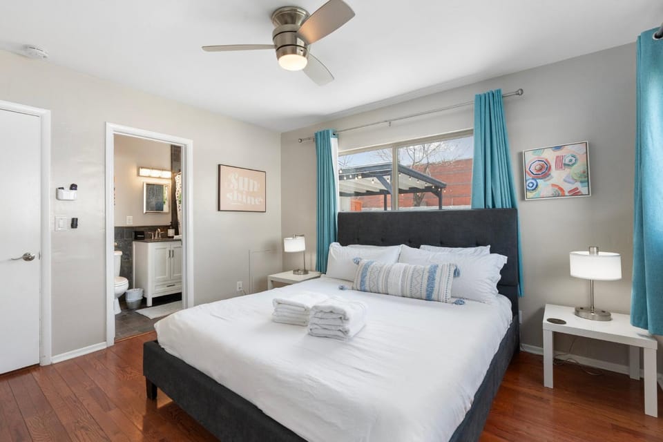 Sunburst Escape l Walk to Grocery l Pool l Hot Tub House in Scottsdale