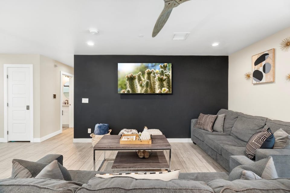 Closest Walk to Old Town, Entertainment District House in Scottsdale