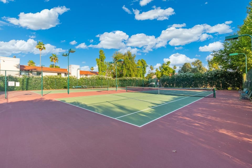 Central 2BR Condo Near Golf, Shopping & Nightlife House in Scottsdale