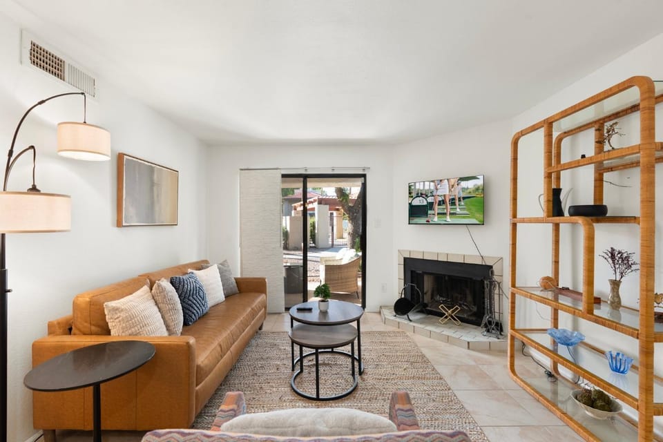 Central 2BR Condo Near Golf, Shopping & Nightlife House in Scottsdale