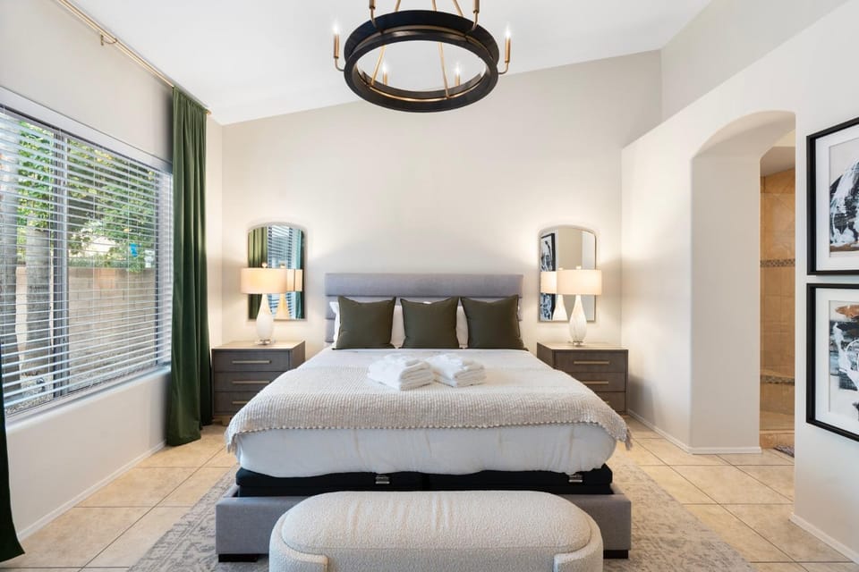 Desert Escape Minutes from Shopping, Dining & Golf House in Phoenix