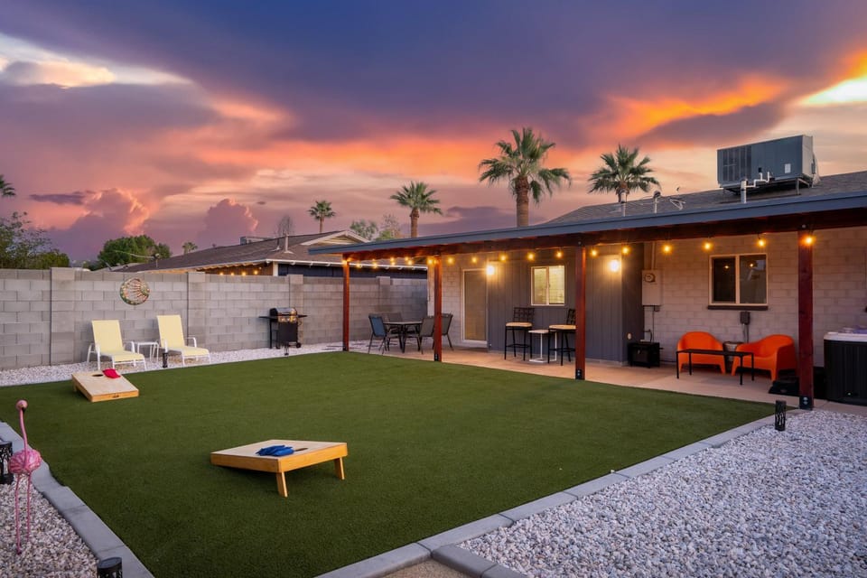 Desert Bloom l 5 min to Old Town l Hot Tub House in Scottsdale