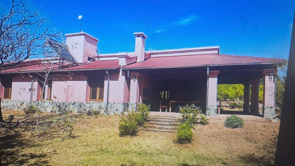La Buyi, Casa de Campo mirando al Champaqui House in San Luis Province, Argentina