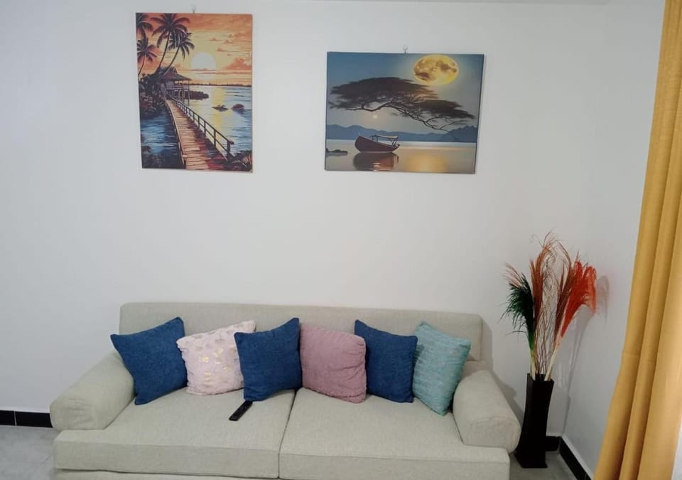 Communal lounge/ TV room, TV and multimedia, Living room, Seating area, Evening entertainment, Entertainment