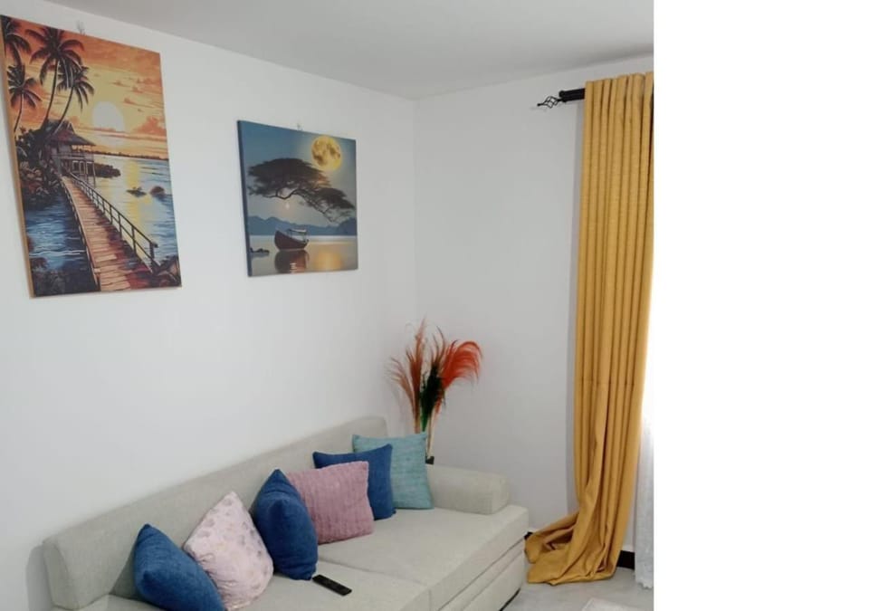 Communal lounge/ TV room, TV and multimedia, Living room, Seating area, Evening entertainment