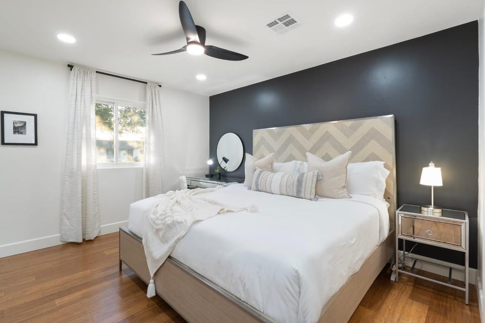 NEW 5 min to Old Town, Pool & Spa, 2 King Suites House in Scottsdale