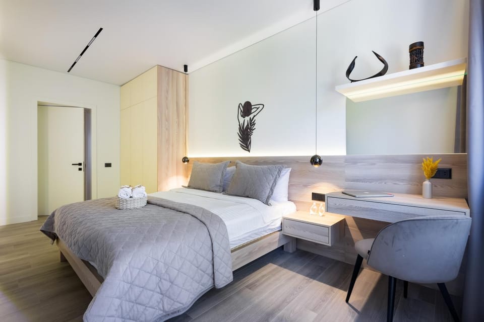 Bed, Photo of the whole room, Bedroom