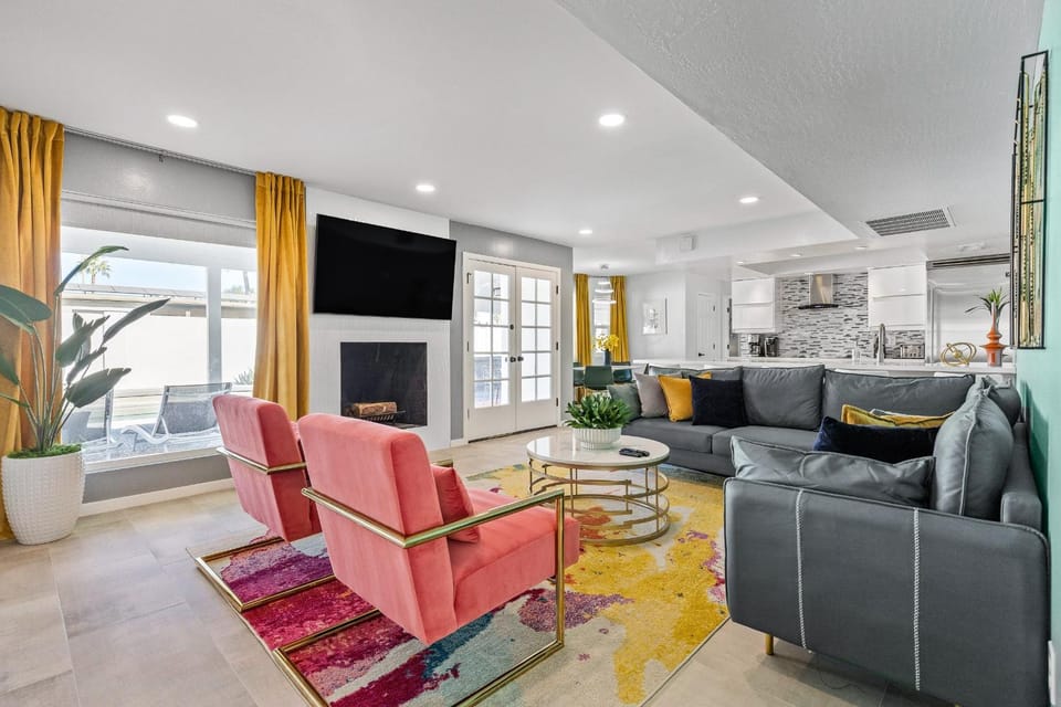 Modern Retreat Minutes from Shopping Dining & Golf House in Scottsdale