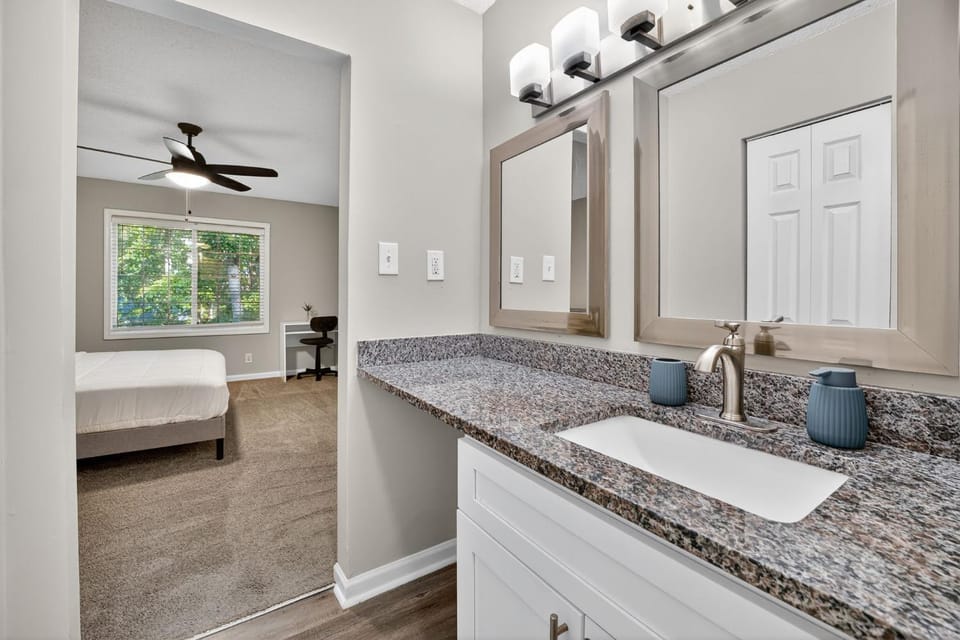 Spacious 2Bd2Bth Apt I Private Porch I Parking Apartment in Marietta