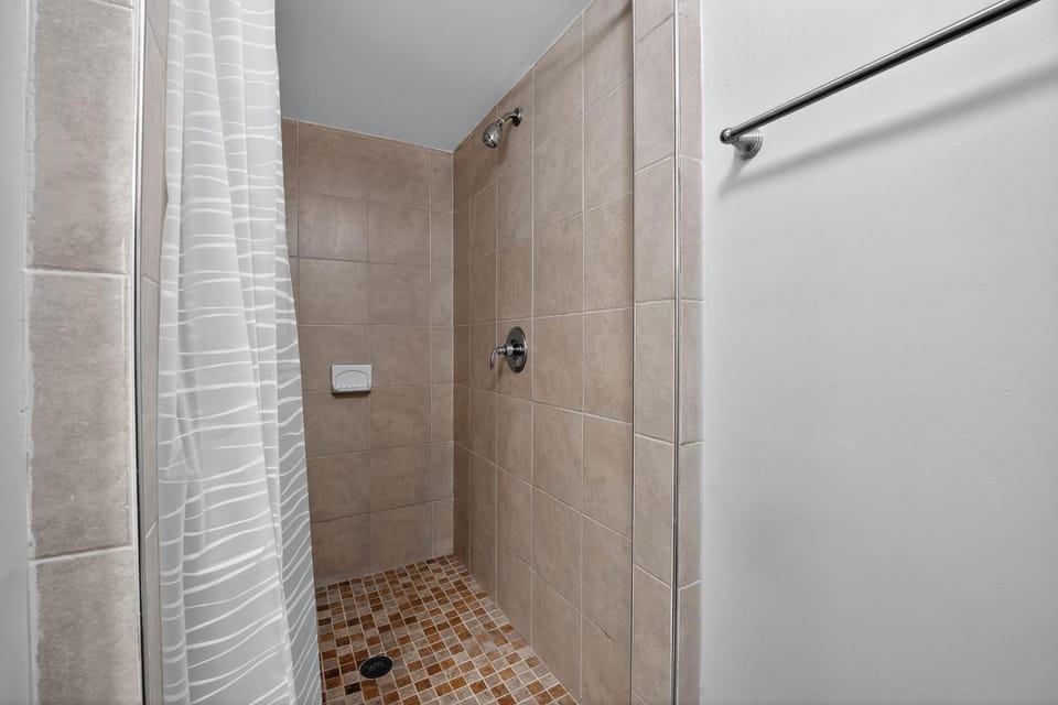 Crest at East Cobb 1830 Sleek & Cozy 2Bd 2Bt Apartment in Marietta