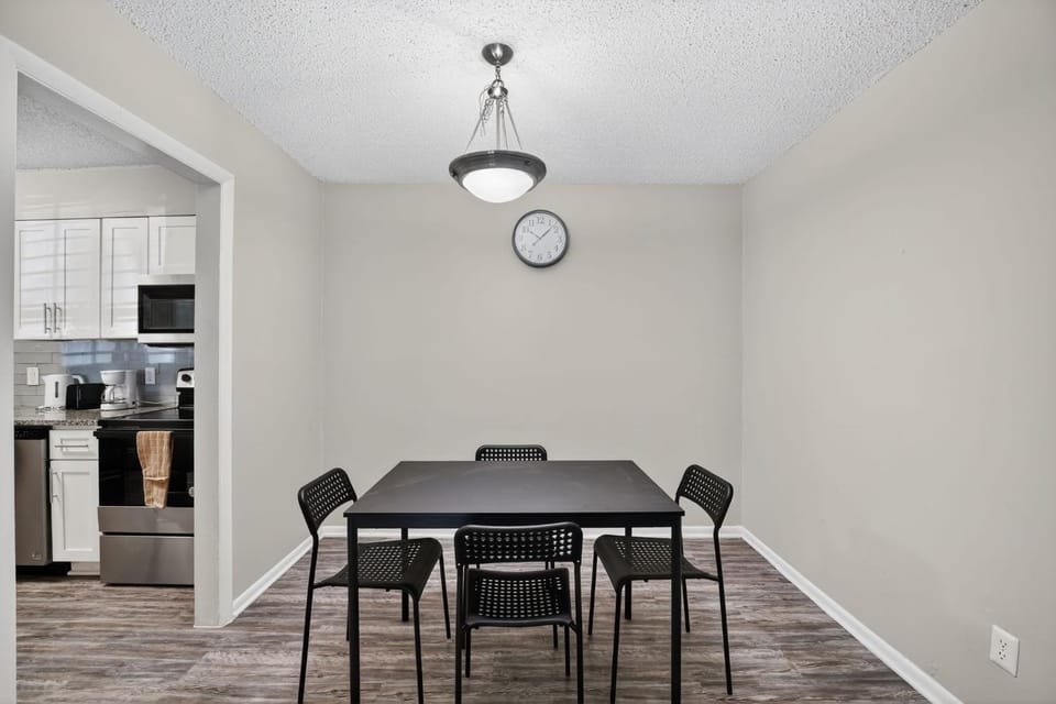 Crest at East Cobb 1830 Sleek & Cozy 2Bd 2Bt Apartment in Marietta