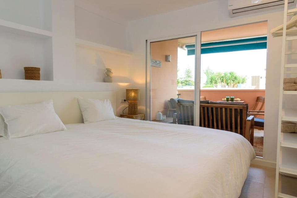Steps away from the beach in Javea! Apartment in Marina Alta