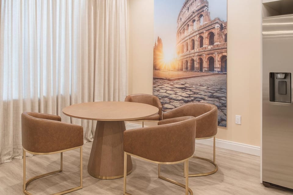 Seating area, Dining area