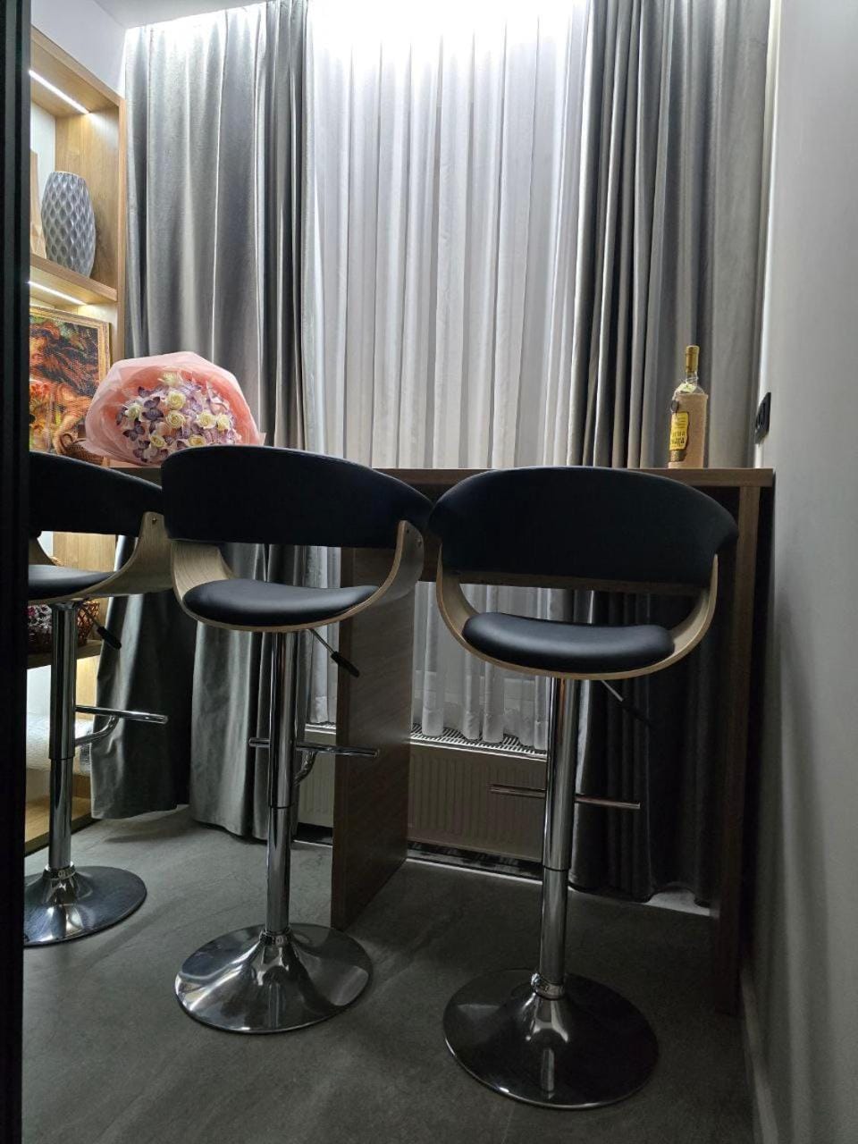 Seating area, Dining area