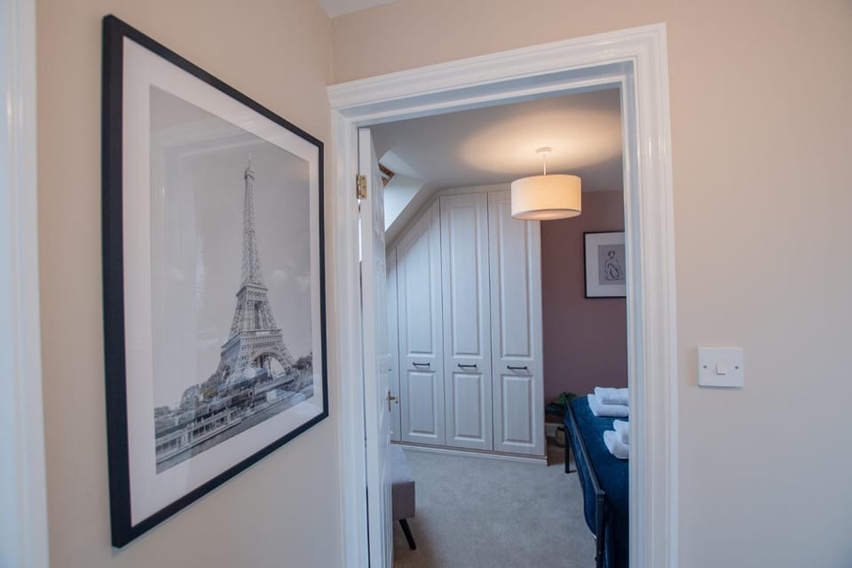 Hazel House - Cosy 2 bedroom house with parking near to Oxford House in Oxford
