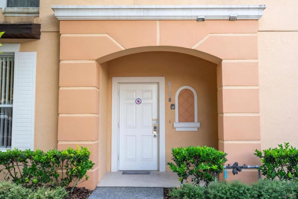 Central House Near Disney House in Osceola County
