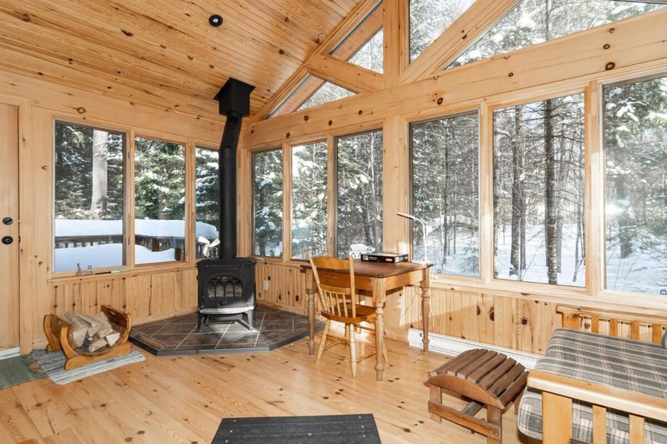 Kawagama Shoreline Chalet in Algonquin Highlands