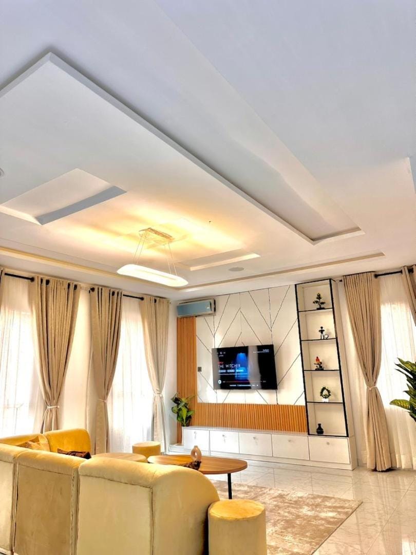 Communal lounge/ TV room, Living room, Seating area