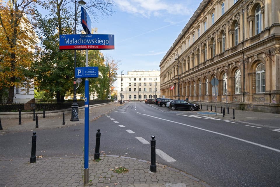 Day, Neighbourhood, Street view, Location, Parking