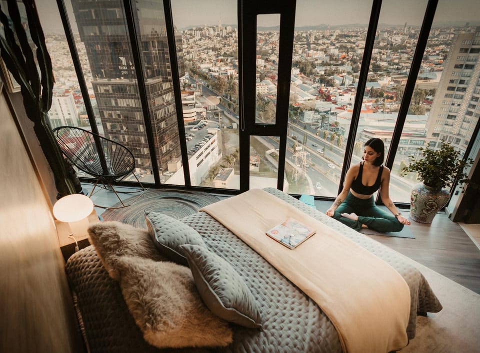 Bed, Photo of the whole room, City view