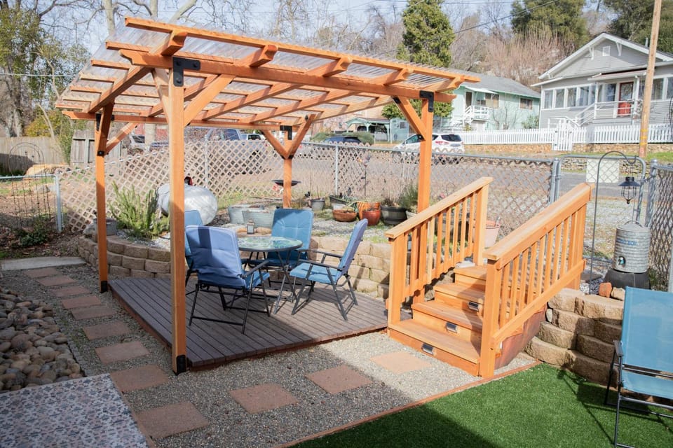 Sleeps 2 Private Entrance, Spa Tub, Near Casino House in Calaveras County