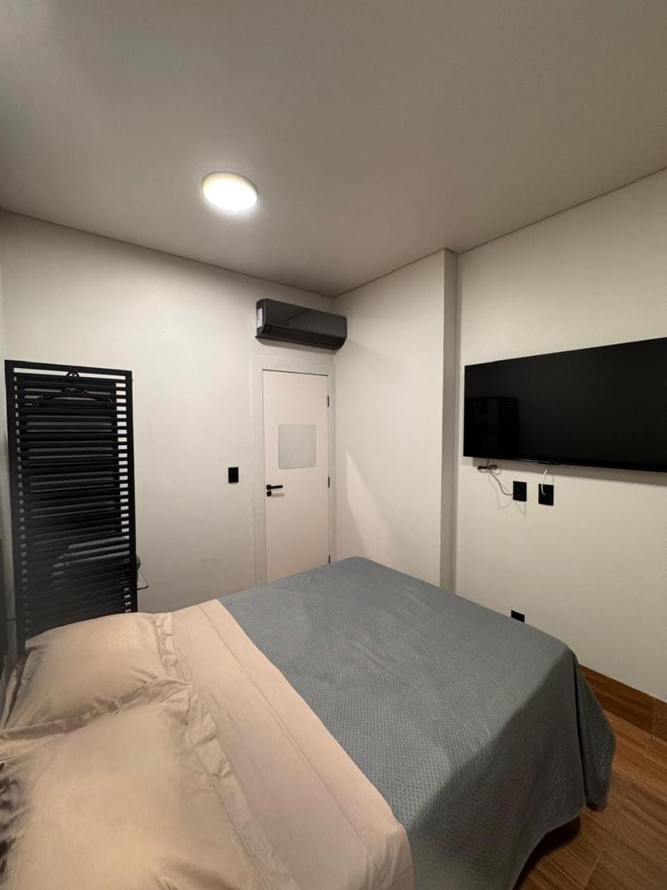 3Studio no centro com ar condicionado otimos restaurantes e padaria, perto de tudo que você precisa UFLA - UNILAVRAS Apartment in State of São Paulo