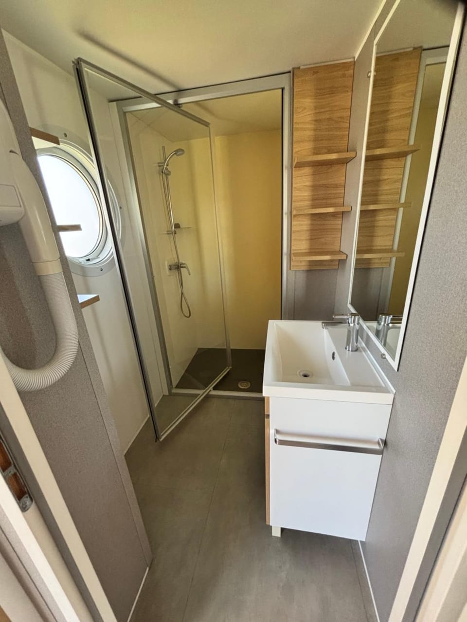 Shower, Bathroom, hair dryier