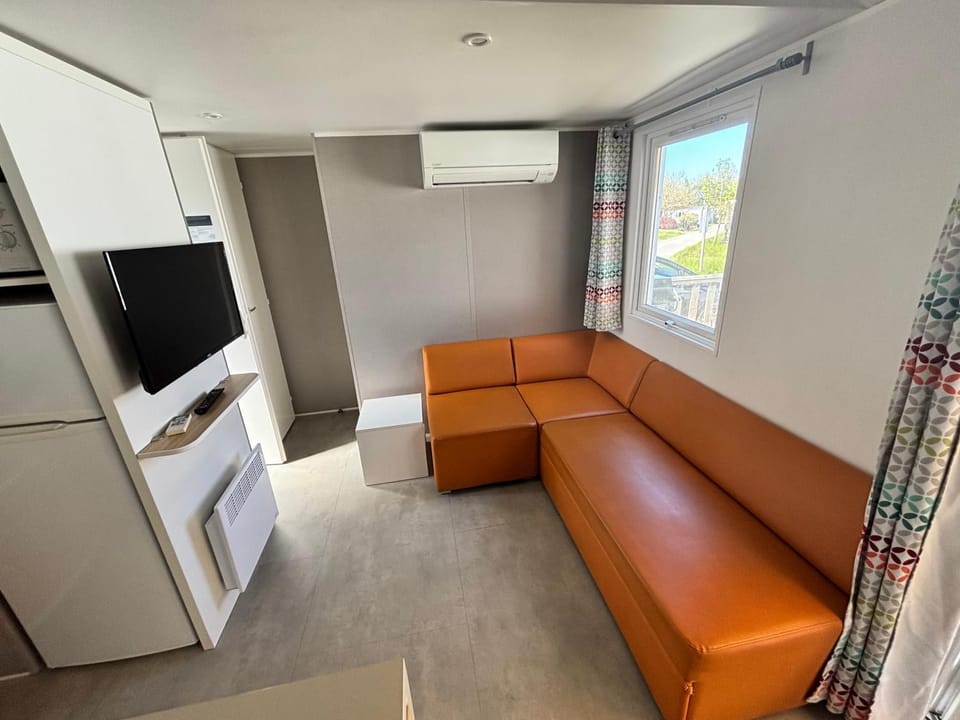 TV and multimedia, Living room, air conditioner