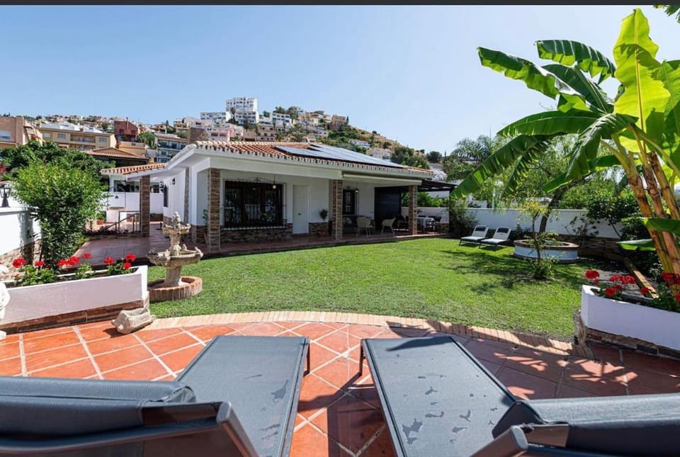 Property building, Day, Garden, Garden, Balcony/Terrace, Garden view