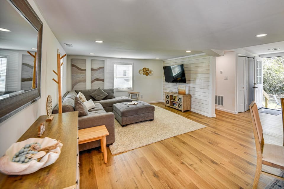 Beach Days & Dtwn Charm! Cape Charles Cottage House in Virginia