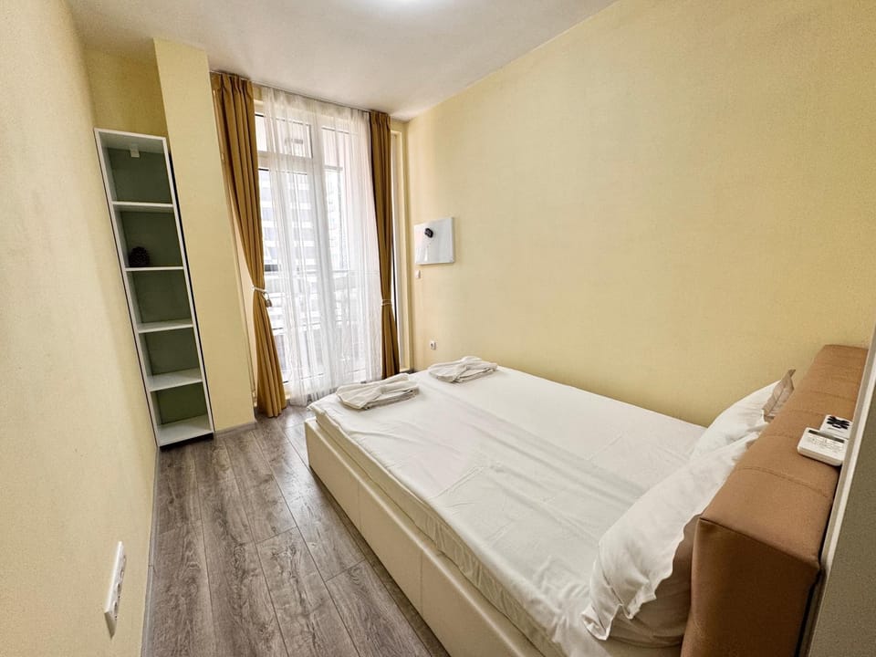 Bed, Photo of the whole room, Bedroom, wardrobe, air conditioner