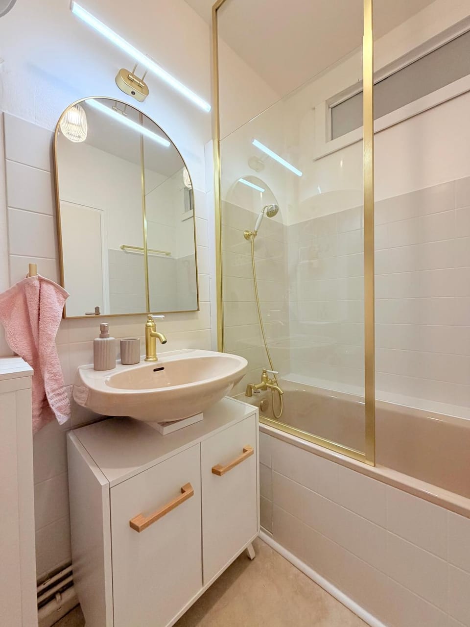Bathroom, Bath, towels
