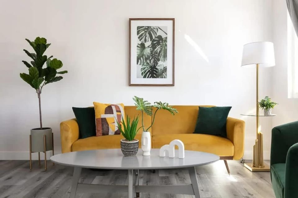 Luxury 3BR Condo Near Americana and Galleria House in Eagle Rock