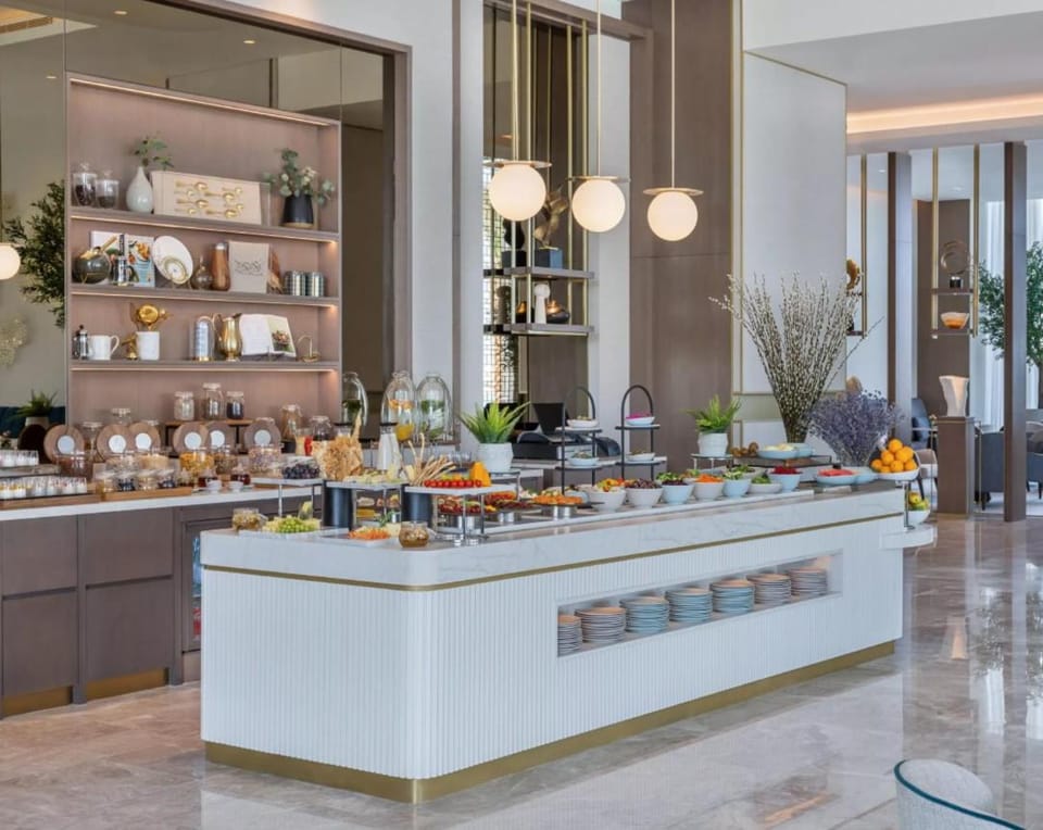 Restaurant/places to eat, Restaurant/places to eat, Buffet breakfast