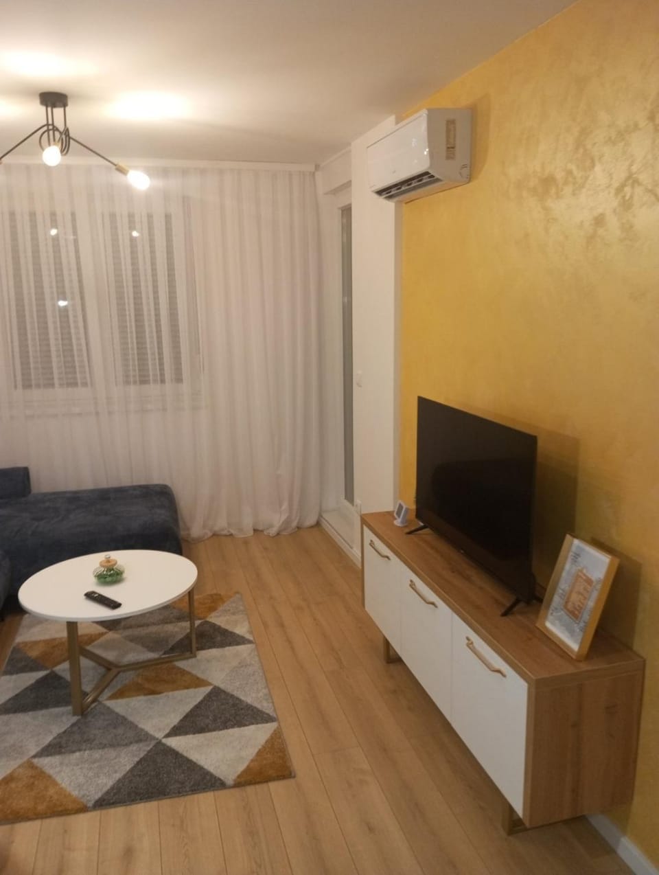 TV and multimedia, Living room, Seating area