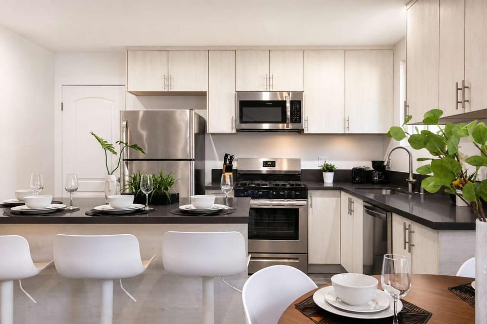 Modern 3BR Apt with Parking in Glendale Apartment in Eagle Rock