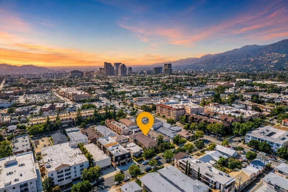 Modern 3BR Apt with Parking in Glendale Apartment in Eagle Rock