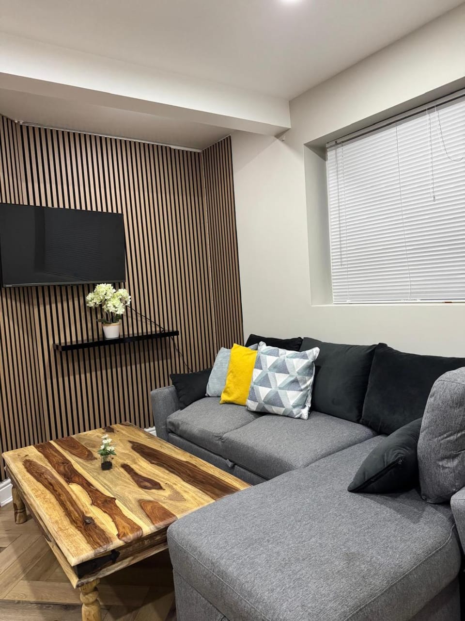 Stylish 2 Bed Apt Near Birmingham Apartment in Birmingham