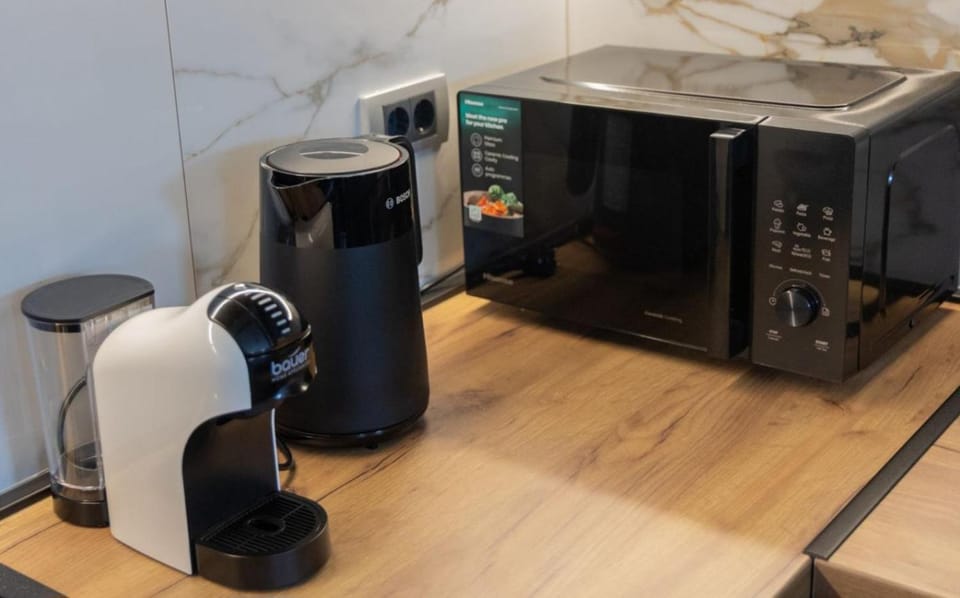 Coffee/tea facilities, Kitchen or kitchenette, microwave