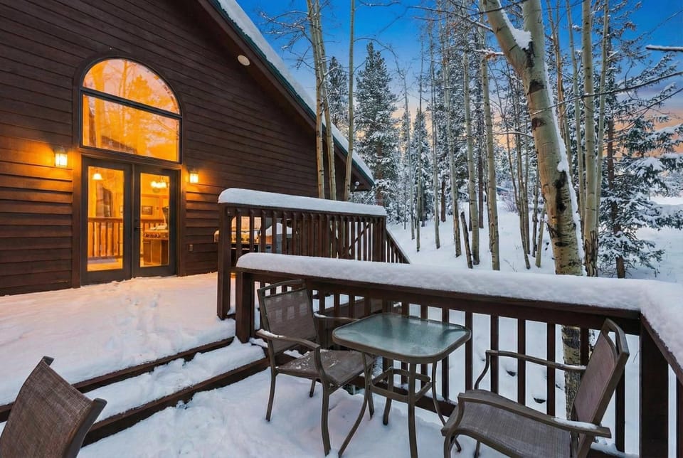 Breckenridge Basecamp Hot Tub + Fire Pit House in Breckenridge