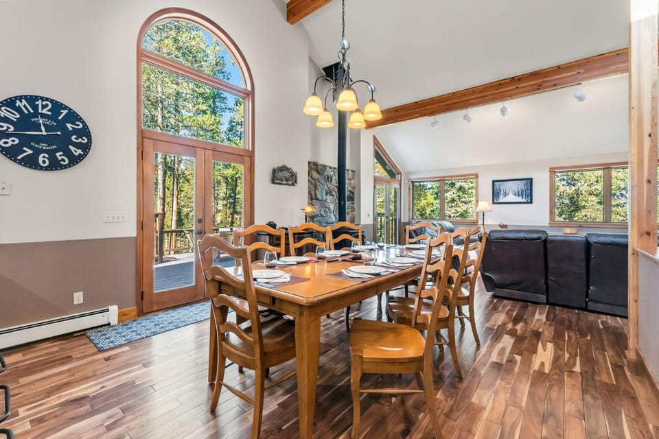 Breckenridge Basecamp Hot Tub + Fire Pit House in Breckenridge