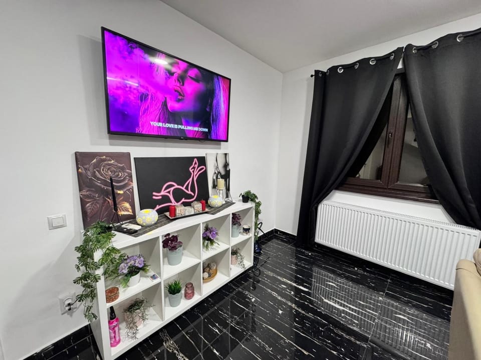 Communal lounge/ TV room, TV and multimedia, Living room