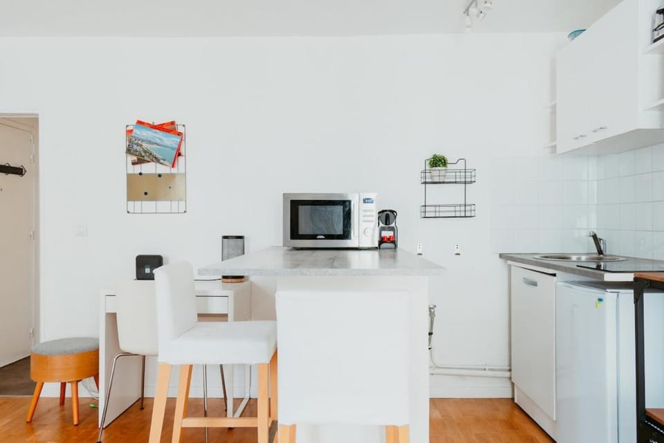 TV and multimedia, Kitchen or kitchenette, Living room, Seating area, Dining area, furniture, heating, internet, microwave, storage, stove, toaster, washing machine, kitchen
