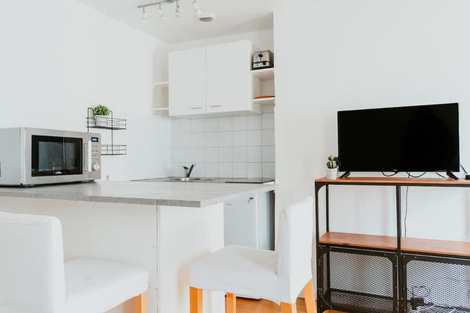 TV and multimedia, Coffee/tea facilities, Kitchen or kitchenette, Living room, Seating area, Dining area, furniture, heating, internet, microwave, storage, stove, washing machine, kitchen