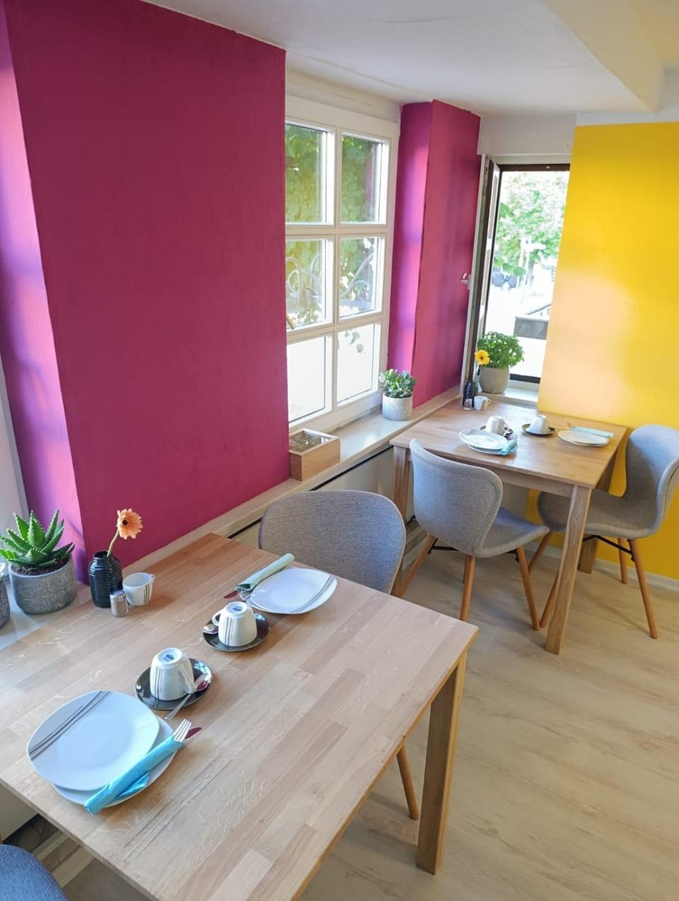 Dining area, Breakfast